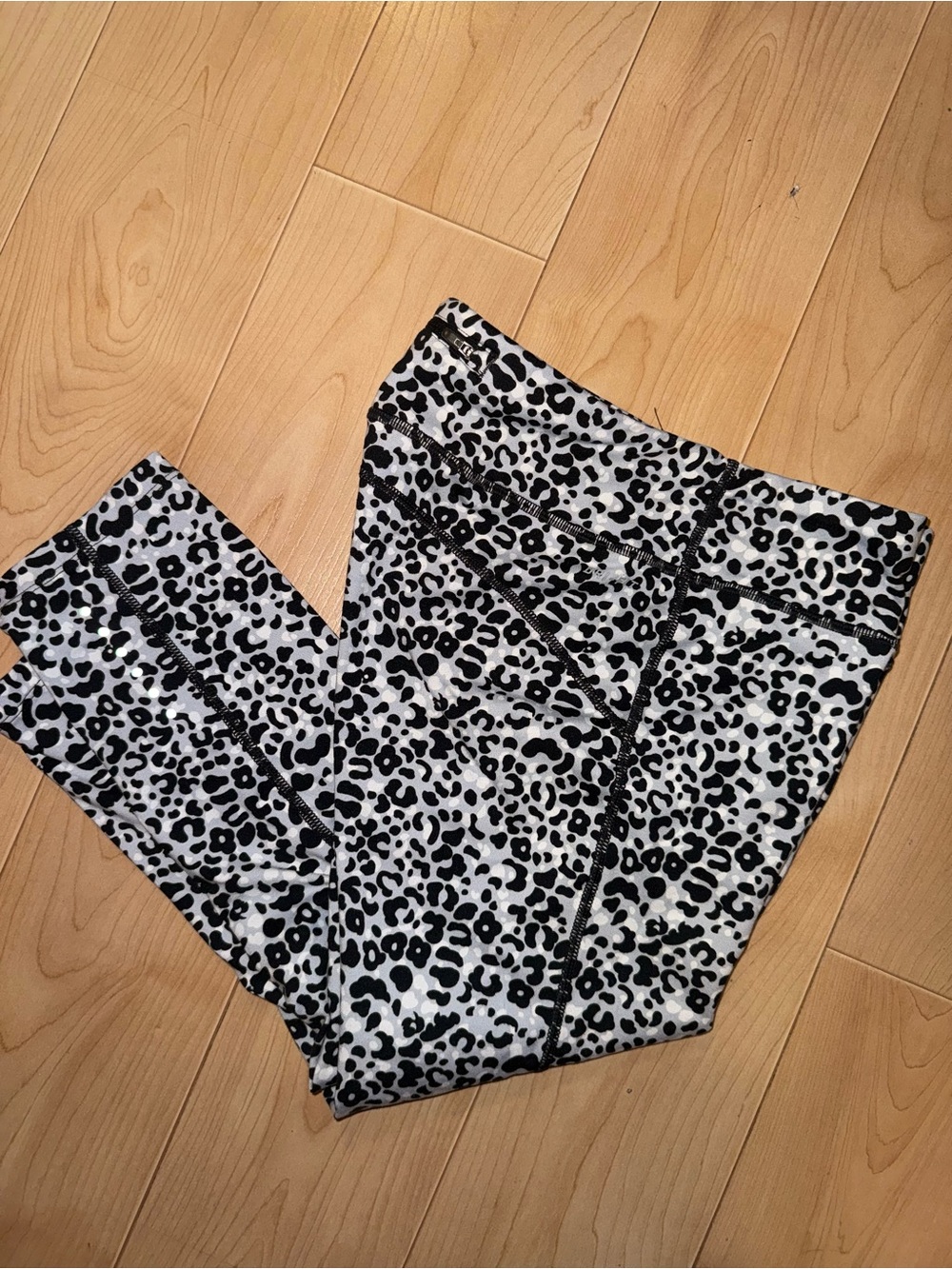 Nike Dri Fit Black & White Leopard Print Capri Leggings size L
